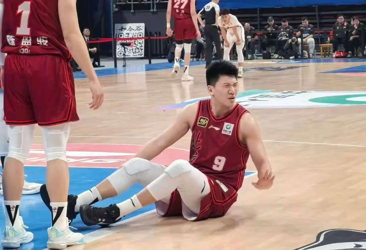 雄鹿队外援因伤休战，球队面临挑战的简单介绍